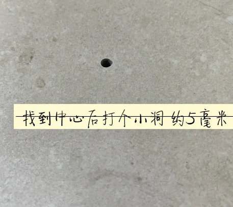 从化瓷砖空鼓维修公司专业解答在瓷砖铺贴过程中，如果砂料搅拌不均匀，将会带来以下问题